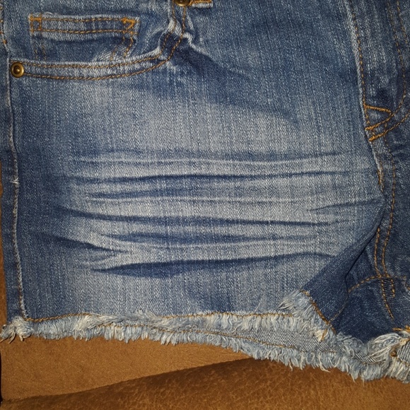NEW FOREVER 21 CUT OFF DISTRES SHORTIE JEAN SHORTS PREMIUM - Picture 3 of 6